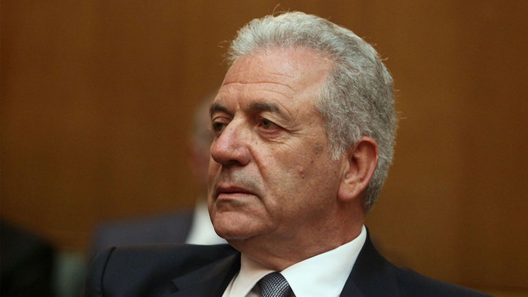 Αβραμόπουλος για μετεγκατάσταση: Να ανταποκριθούν όλα τα κράτη έως τα τέλη Σεπτεμβρίου