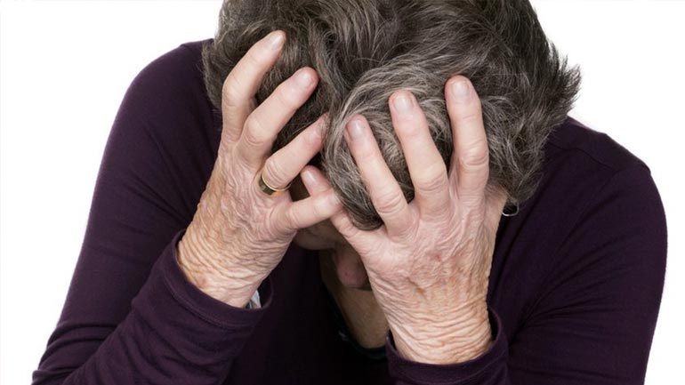 Λάρισα: Ηλικιωμένη πέταξε σακούλα με 1.500 ευρώ από το μπαλκόνι