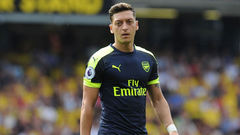 Οζίλ: «Σύντομα θα αποφασίσω για το μέλλον μου»