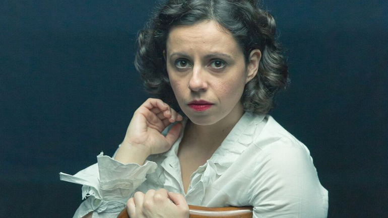 «Θρόνος- Αντίκα» – Για τέσσερις ακόμη παραστάσεις στο Θέατρο «Vault»