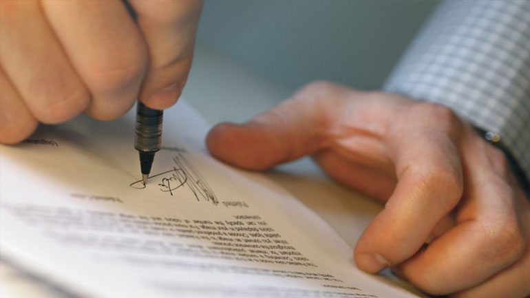 Αποχή συμβολαιογράφων από πλειστηριασμούς την Τετάρτη