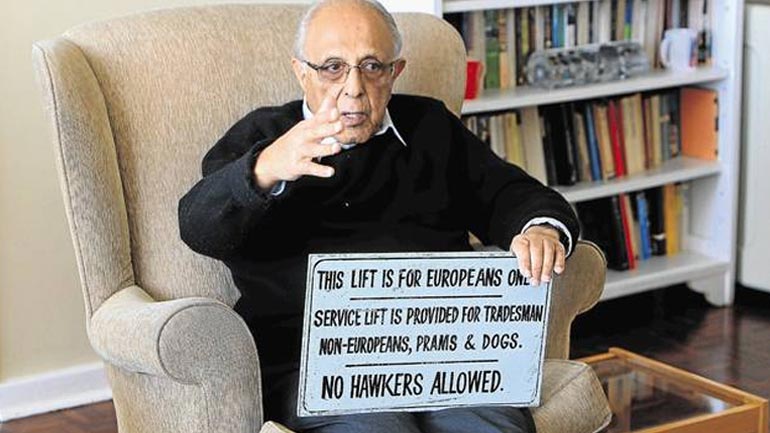 Απεβίωσε ο βετεράνος ακτιβιστής κατά του απαρτχάιντ Αχμέντ Κατράντα