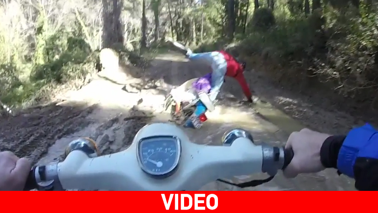 Επική βουτιά στη λάσπη με… παπάκι!