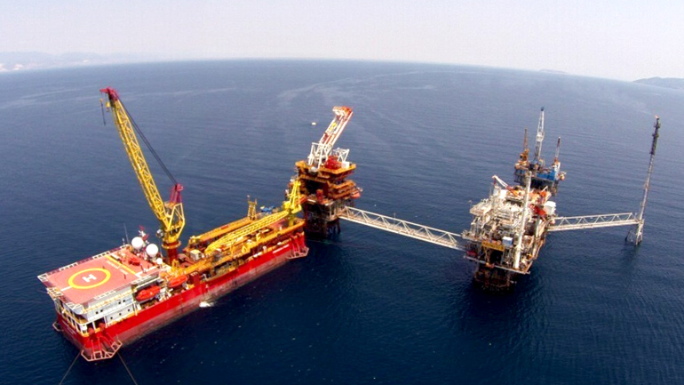 Πετρελαϊκοί κολοσσοί ζητούν συνέταιρο