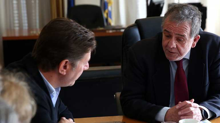 Συνάντηση Μουζάλα – Βαρβιτσιώτη για το μεταναστευτικό