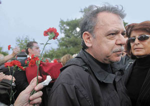 O γιος του αγωνιστή με το γαρύφαλλο