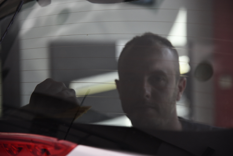 Η διαδικασία έχει ολοκληρωθεί και το τζάμι είναι έτοιμο να απορροφήσει την βλαβερή ακτινοβολία αλλά και να προσφέρει ομορφιά στο αυτοκίνητο...