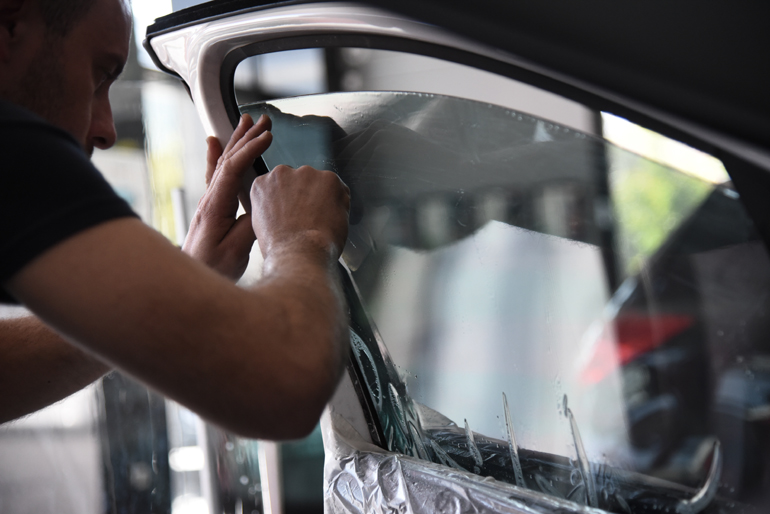 H τοποθέτηση δεν είναι μία απλή υπόθεση αλλά ολόκληρη τέχνη. Πρέπει να το δεις από κοντά για να το καταλάβεις...