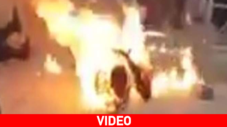 Video από την αυτοπυρπόληση του πρόσφυγα στη Χίο