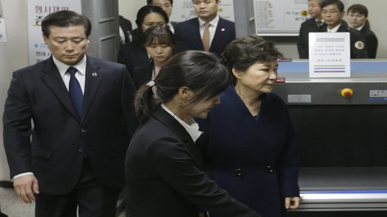 Συνελήφθη η αποπεμφθείσα πρόεδρος της Ν. Κορέας, Παρκ Γκέουν-χιε