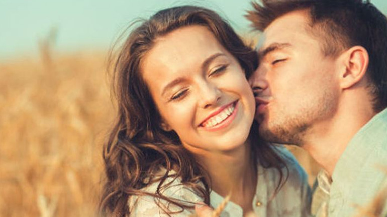 Πώς ερωτεύεται ανάλογα με τον ωροσκόπο του;