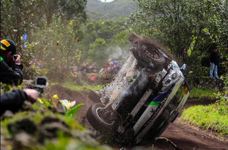 Η Catie Munnings τούμπαρε με το Peugeot 208