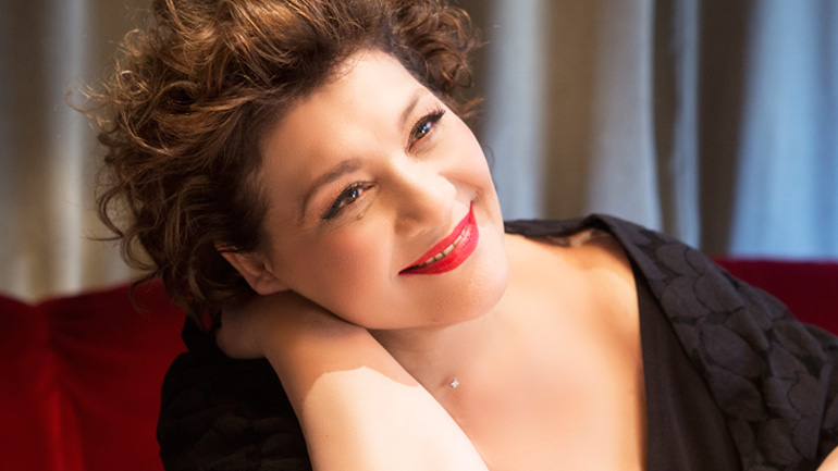 H Γιώτα Νέγκα με «Tα τραγούδια που λες» στο Mylos Club H Γιώτα Νέγκα με «Tα τραγούδια που λες» στο Mylos Club