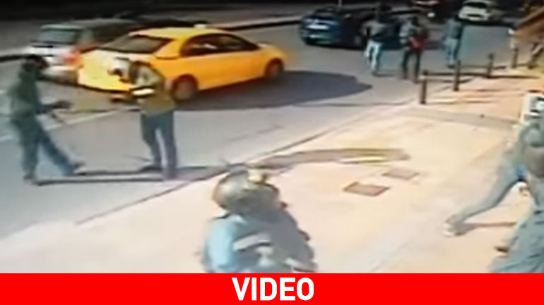 Bίντεο από την επίθεση στα γραφεία της Χρυσής Αυγής Bίντεο από την επίθεση στα γραφεία της Χρυσής Αυγής