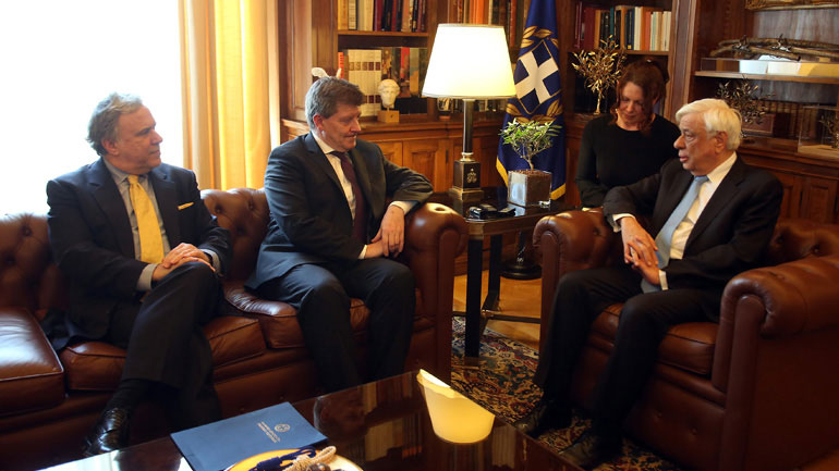 Παυλόπουλος: Η οικονομία και το νόμισμα πρέπει να υπηρετούν τον άνθρωπο