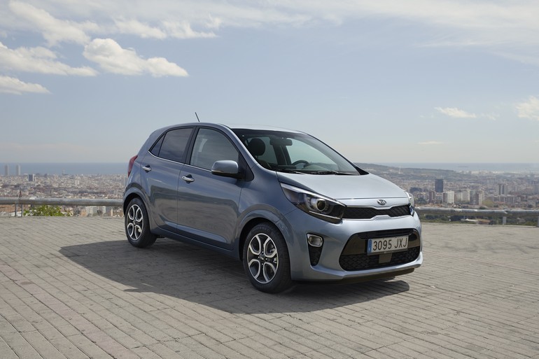 Προσφέρεται με ζάντες από 14 έως 16 ίντσες