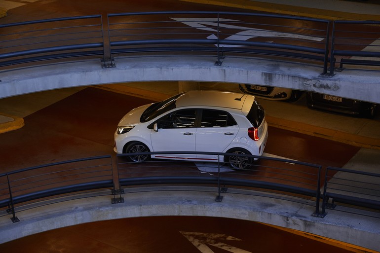 Μπορεί να κινηθεί στα πιο στενά δρομάκια χάρη στις συμπαγείς διαστάσεις