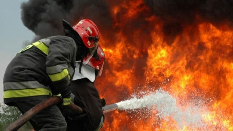 Πυρκαγιά κοντά σε κατοικημένη περιοχή στην Κύμη