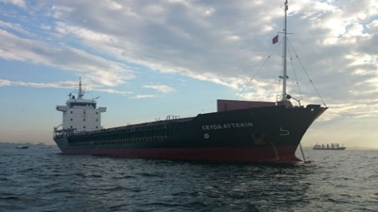 Ακυβέρνητο πλοίο βόρεια της Άνδρου