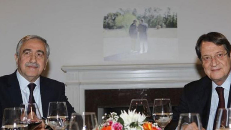 Κυπριακό: Θετικό κλίμα στο δείπνο Αναστασιάδη – Ακιντζί