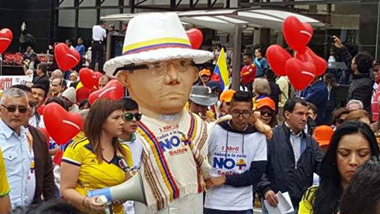 Κολομβία: Μαζικές διαδηλώσεις εναντίον της συμφωνίας ειρήνης με τη FARC