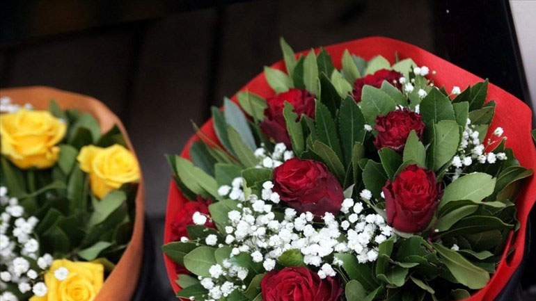 Πρόστιμα σε πλανόδιους που πωλούσαν φυτά και καλάθια