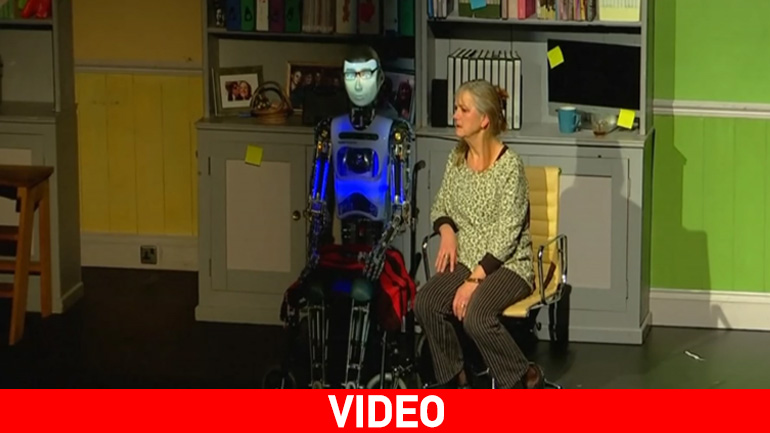 Ένα ανθρωποειδές ρομπότ πρωταγωνιστεί σε θέατρο του Λονδίνου