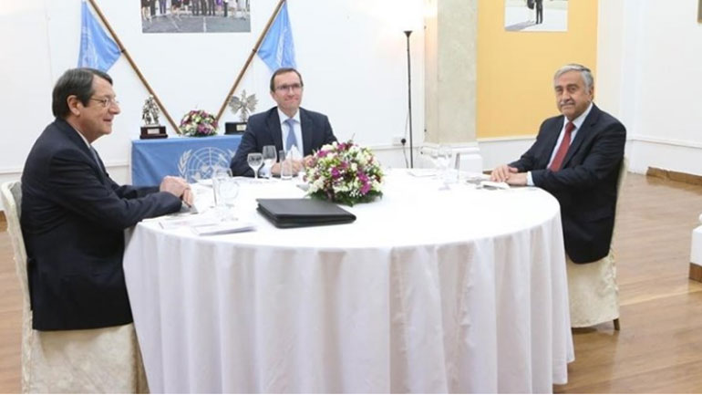 Χωρίς συμφωνία το δείπνο Αναστασιάδη – Ακιντζί