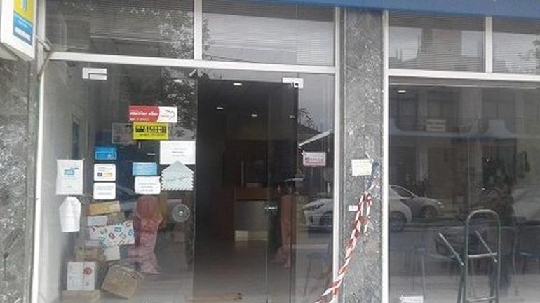 Λάρισα: Προσπάθησαν να «σηκώσουν» χρηματοκιβώτιο από κατάστημα ΕΛΤΑ