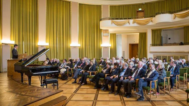 Τιμήθηκε η φωνή της Deutsche Welle στη δικτατορία