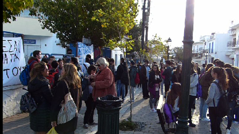 Βόλος: Αντιδράσεις από την εκπαιδευτική κοινότητα για την καύση σκουπιδιών