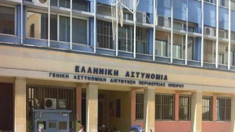 Ιωάννινα: Καθαρίστρια βρήκε φάκελο με 1800 ευρώ και τον παρέδωσε