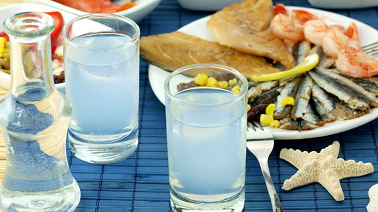 Ο νέος κανονισμός φέρνει ανησυχία για το ούζο, την τσικουδιά και τη μαστίχα