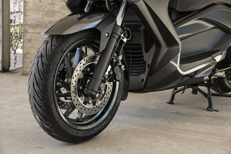 Δισκόφρενα εμπρός...