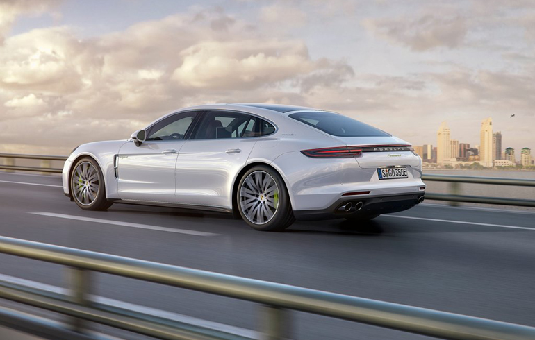 Μία ολοκαίνουργια Porsche Panamera 4S ταξινομήθηκε στην Ελλάδα τον Μάρτιο...