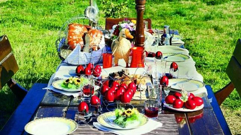 Πόσο θα σας κοστίσει φέτος το πασχαλινό τραπέζι;