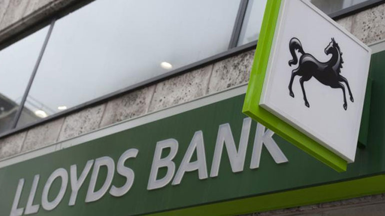 Η Lloyds κλείνει 100 καταστήματα