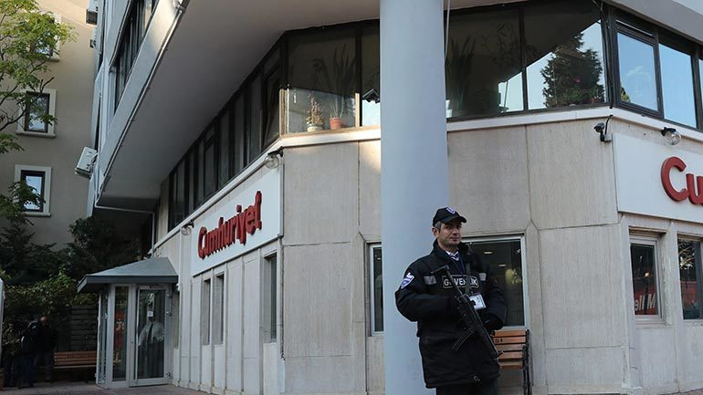 Για πόλεμο κατά του Ερντογάν κατηγορούν εισαγγελείς την Cumhuriyet