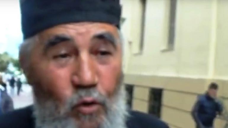 Πάτρα: Στο εδώλιο ο παπάς που εκτέλεσε δύο σκυλιά μπροστά σε παιδιά