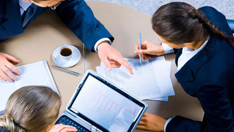 Δυο στους τρεις Έλληνες βλέπουν με «θετικό μάτι» την επιχειρηματικότητα