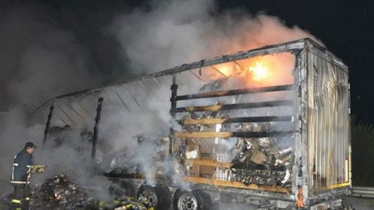 Ημαθία: Μεθυσμένος ο οδηγός της νταλίκας που τυλίχτηκε στις φλόγες