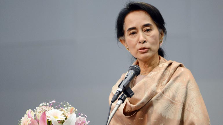 Διαψεύδει τις κατηγορίες περί «εθνοκάθαρσης» η ηγέτιδα της Μιανμάρ
