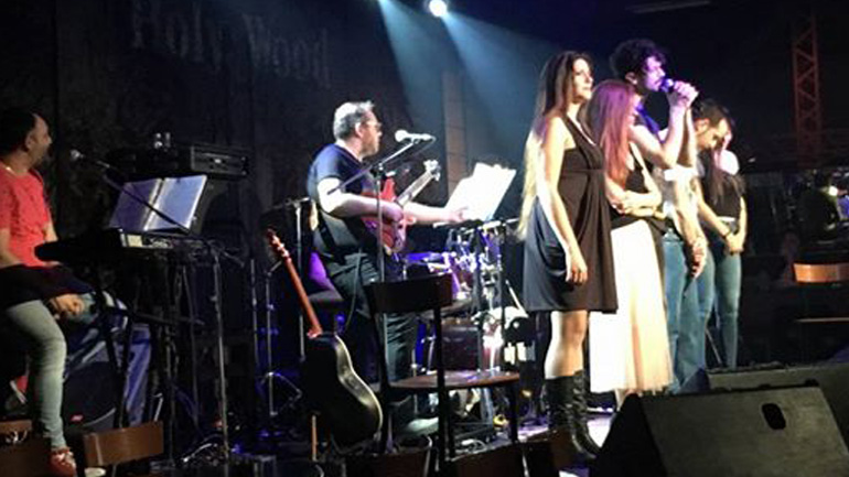 «Η μουσική είναι μία» στο HolyWood Stage