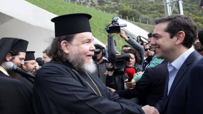 Ιερέας σε Τσίπρα: Πάντα ήθελα μια φωτογραφία με έναν ακροαριστερό