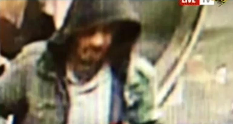 Ο φερόμενος ως τρίτος τρομοκράτης με το πράσινο μπουφάν, σύμφωνα με τις αστυνομικές αρχές