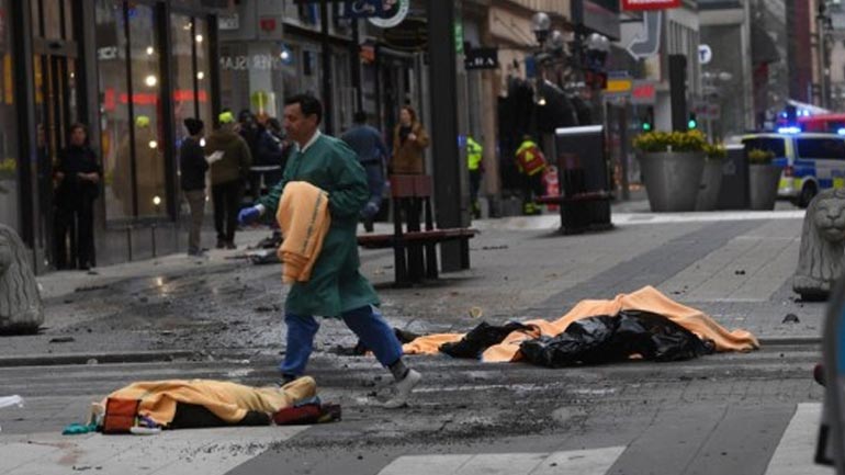 Σουηδία: Αναζητείται ο  οδηγός του φορτηγού που παρέσυρε πεζούς στο κέντρο της Στοκχόλμης
