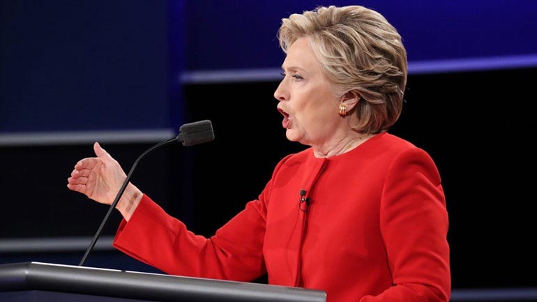 Η Κλίντον καλεί τις ΗΠΑ να βομβαρδίσουν τους συριακούς αεροδιαδρόμους