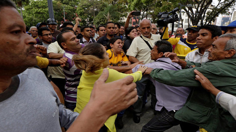Βενεζουέλα: Βάφτηκαν με αίμα οι διαδηλώσεις κατά του προέδρου Μαδούρο