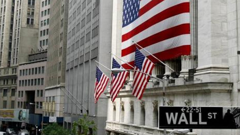 Oριακές διακυμάνσεις στη Wall Street