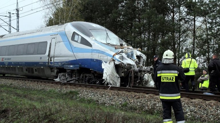 Σύγκρουση τρένου με φορτηγό στην Πολωνία – 19 τραυματίες